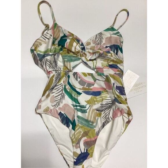 New. L*SPACE cut out one piece. Size 8. Retails $187 - Picture 8 of 9